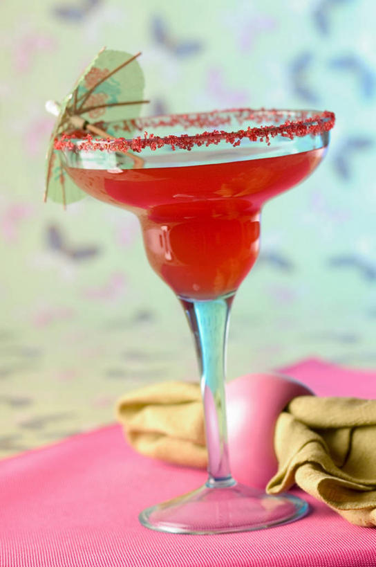 无人,竖图,俯视,室内,特写,白天,餐桌,桌子,柠檬,西瓜,杯子,水果,阴影,朦胧,模糊,新鲜,反射,高脚杯,影子,青柠檬,生食,食品,果实,玛格丽特,酒类,一杯,文化,玻璃制品,酒,食物,饮料,一个,红色,酒杯,鸡尾酒,调酒,有机食品,绿色食品,单个,餐台,创造,想象,鸡尾酒杯,玻璃杯,益母果,柠果,寒瓜,彩图,高角度拍摄,玛格丽特鸡尾酒