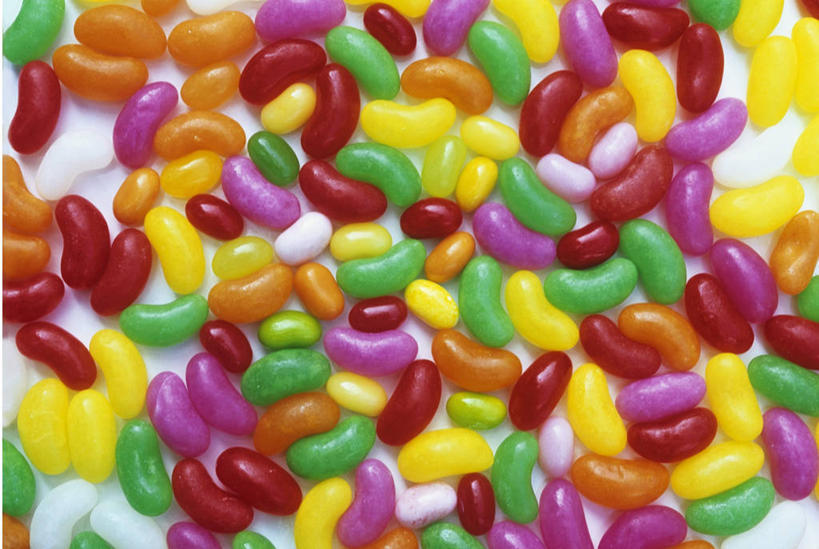 无人,横图,俯视,彩色,室内,特写,白天,白色背景,餐桌,桌子,一堆,许多,阴影,堆叠,堆积,反射,影子,食品,糖,糖果,甜点,甜品,软糖,食物,甜食,摄影,影棚,餐台,堆,五颜六色,色彩斑斓,五彩缤纷,糖豆,五彩斑斓,五光十色,彩图,高角度拍摄,影棚拍摄,拍摄