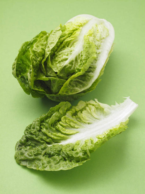 无人,竖图,俯视,室内,特写,白天,植物,桌面,桌子,蔬菜,叶子,绿色背景,阴影,新鲜,反射,木制,纹理,影子,生菜,莴苣,食品,绿叶,食物,绿色,木制品,嫩叶,摄影,有机食品,绿色食品,影棚,肌理,春菜,鹅仔菜,莴仔菜,千金菜,叶用莴苣,叶,叶片,叶脉,彩图,高角度拍摄,影棚拍摄,拍摄,罗马生菜