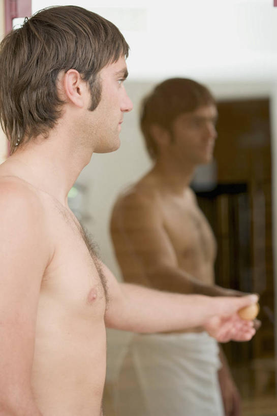 西方人,一个人,站,竖图,室内,白天,侧面,按摩,美容,雾,门,欧洲,欧洲人,仅一个男性,仅一个人,护肤,沸腾,朦胧,模糊,蒸汽,纺织物,水蒸气,注视,裸露,仅一个年轻男性,毛巾,门框,扶,观察,看,清洁,站着,保养,享受,休闲,放松,SPA水疗,保健,温泉浴场,观看,保暖,察看,扶着,关注,裸,透气,养颜,防水,蒸发,储水,耐磨,吸水,男人,男性,年轻男性,白种人,矿泉疗养地,站立,半身,彩图,水疗