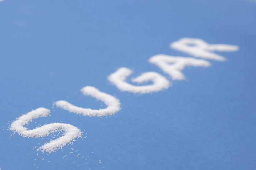 无人,横图,俯视,室内,特写,白天,一排,许多,阴影,蓝色背景,整齐,反射,英文,标志,粉末,文字,影子,字符,字母,调料,糖,调味品,调味料,标识,排列,粉,摄影,影棚,英文字母,队列,糖粉,粉状,粉剂,彩图,高角度拍摄,影棚拍摄,拍摄,糖类