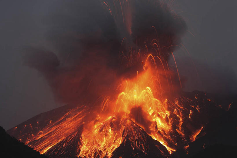 无人,横图,室外,白天,正面,旅游,度假,火山,美景,山,鹿儿岛,日本,亚洲,亮光,景观,山峰,光亮,山峦,喷发,娱乐,灰色,自然,享受,休闲,烟,景色,放松,昏暗,阴暗,幽暗,自然风光,爆发,火山爆发,火山喷发,东亚,日本国,九州本岛,九州,九州岛,九州地方,鹿儿岛县,樱岛火山,樱岛,暗淡,暴发,阴晦,地壳运动,地质现象,活火山,彩图