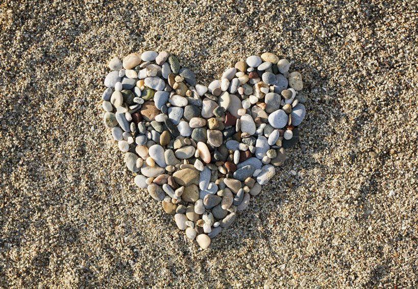 无人,横图,俯视,室外,白天,爱情,石头,沙滩,一堆,许多,阴影,堆叠,堆积,爱心,造型,光线,沙子,石子,影子,海岸,沙地,浪漫,一个,阳光,温暖,温馨,心形,鹅卵石,恩爱,单个,堆,和睦,按摩石,心型,海滩,石块,彩图,高角度拍摄,融洽