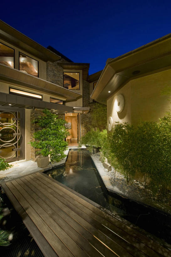 无人,家,竖图,室外,夜晚,正面,度假,石头,美景,植物,城市风光,城市,照明,美国,阴影,光线,盆栽,石子,影子,房屋,屋子,池塘,景观,水池,公寓,桥,灯光,盆景,娱乐,石桥,洋房,楼房,拱桥,住宅,栈桥,灯,蓝色,绿色,蓝天,天空,自然,灯具,天,享受,休闲,景色,放松,拱形,生长,成长,人行桥,石拱桥,照亮,北美,北美洲,照明设备,加利福尼亚,美洲,地灯,加州,加利福尼亚州,金州,黄金州,北亚美利加洲,亚美利加洲,地埋灯,棕榈泉,河滨县,石块,彩图,房子,帕姆斯普林斯