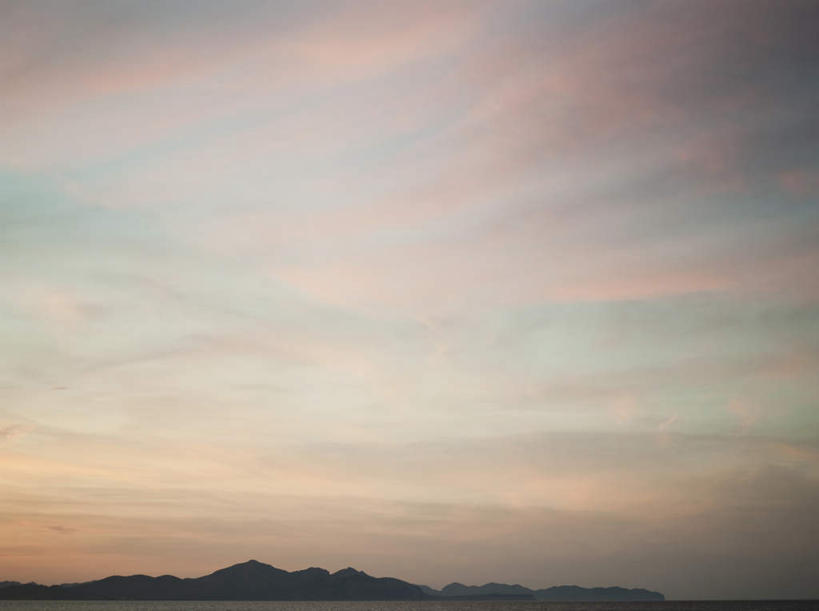 无人,横图,室外,白天,正面,旅游,度假,海浪,海洋,美景,日落,山,西班牙,欧洲,景观,浪花,山峰,晚霞,霞光,云,云朵,落日,山峦,云彩,娱乐,天空,自然,海水,黄昏,天,享受,休闲,景色,彩霞,放松,南欧,自然风光,海景,西班牙王国,夕照,巴利阿里群岛,巴利阿里,大海,风浪,海,海水的波动,近岸浪,涌浪,夕阳,彩图,斜阳