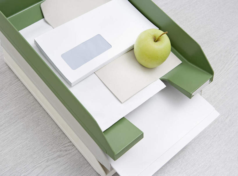 无人,横图,俯视,室内,特写,白天,桌面,桌子,苹果,水果,新鲜,传递,信息,材料,档案,文件,邮件,纸,纸盒,办公桌,生食,食品,果实,联系,盒子,食物,一个,绿色,包装盒,手稿,资料,青苹果,联络,邮递,通信,有机食品,绿色食品,单个,信件,证明,文档,邮政,彩图,高角度拍摄