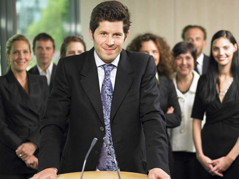 西方人,伙伴,朋友,商务人士,商务男性,商务女性,办公室,会议室,站,笑,微笑,露齿笑,横图,室内,白天,正面,衬衫,友谊,合作,团队,窗户,欧洲,欧洲人,套装,墙,许多人,注视,玻璃窗,墙壁,墙面,话筒,讲台,观察,看,演讲,站着,一群人,战略,报告,观看,察看,麦克风,演说,关注,扩音器,演说台,商务装,宣传,传声器,工薪阶层,演讲台,联合,合谋,微音器,鼓动,讲演,配合,协作,男人,男性,年轻女性,女人,女性,中年男性,白种人,白领,上班族,站立,半身,彩图,衬衣