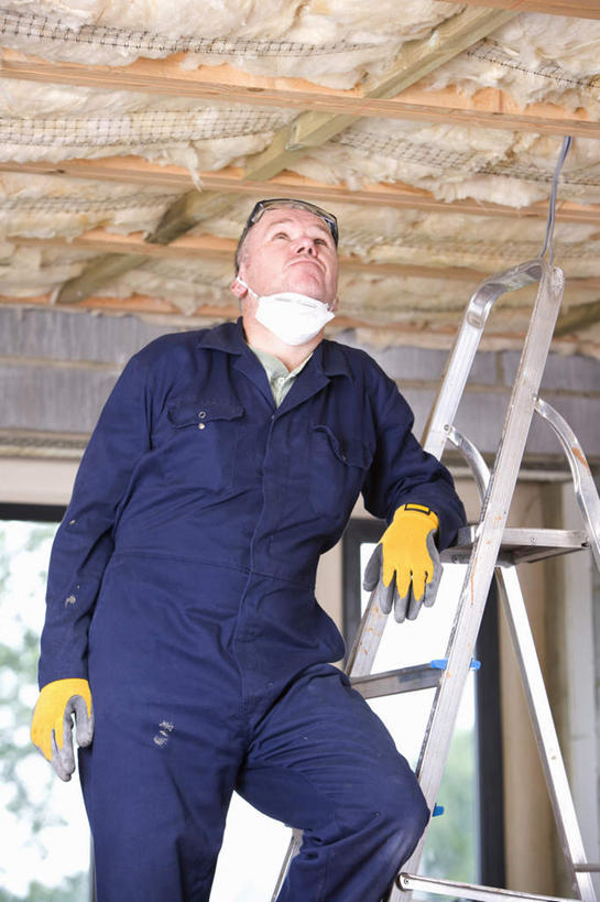 西方人,一个人,建筑工人,站,攀登,竖图,室内,白天,正面,工作服,制服,安全,窗户,欧洲,欧洲人,仅一个男性,仅一个人,仅一个中年男性,分离,梯子,阶梯,墙,防护,过滤,分开,注视,玻璃窗,墙壁,墙面,工人,一个,蓝色,口罩,手套,建筑工地,观察,看,站着,爬,隔断,搭,抬脚,遮掩,单个,观看,上升,保护,隔离,察看,卫生,掩盖,遮挡,搭着,关注,净化,间隔,保险,预防,遮盖,防尘,人字梯,保全,周全,安稳,安定,防护手套,掩饰,登高,断绝,隔开,屏蔽,屏绝,远离,中断,阻遏,阻隔,地盘,建筑地盘,施工地盘,工作制服,平安,男人,男性,中年男性,白种人,建筑工,攀爬,站立,半身,彩图,工作套服,工地