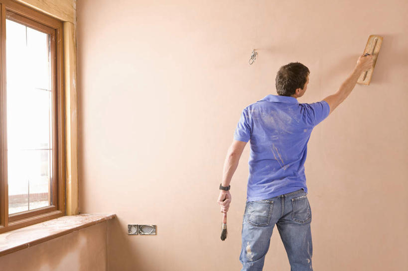 西方人,一个人,建筑工人,站,举,横图,室内,白天,窗户,装修,欧洲,欧洲人,仅一个男性,仅一个人,仅一个中年男性,握,阴影,服装,时间,反射,笔,时钟,手表,影子,墙,办公用品,拿,计时,拿着,休闲装,装潢,玻璃窗,墙壁,墙面,文具,工人,背面,衣服,紫色,粉刷,画笔,刷子,学习用品,钟表,托,站着,休闲,休闲服,表,握着,服饰,油漆,腕表,文具用品,涂料,男人,男性,中年男性,白种人,钟,建筑工,举起,举手,举着,向上举,向上伸,向上托,站立,半身,彩图