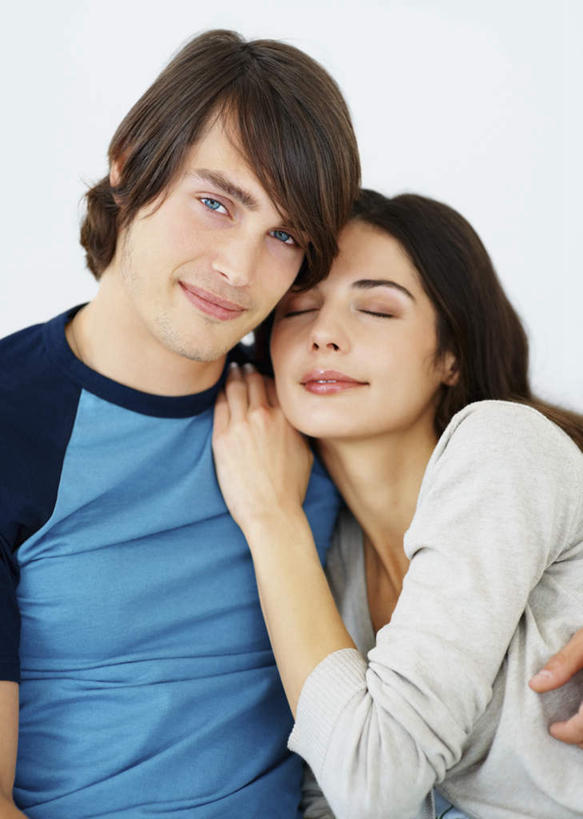 西方人,两个人,站,闭眼,抱,睡,竖图,室内,白天,白色背景,正面,爱情,欧洲,欧洲人,阴影,服装,反射,影子,墙,浪漫,注视,休闲装,墙壁,墙面,衣服,蓝色,灰色,观察,看,站着,休闲,温暖,温馨,休闲服,恩爱,搭,恋人,摄影,服饰,影棚,抱着,观看,和睦,察看,搂着,搭着,关注,男人,男性,年轻男性,女人,女性,中年女性,情侣,闭眼睛,闭着眼,闭着眼睛,怀抱,困,困觉,搂,搂抱,寝息,睡觉,相抱,拥抱,站立,半身,彩图,影棚拍摄,拍摄,伴侣,融洽