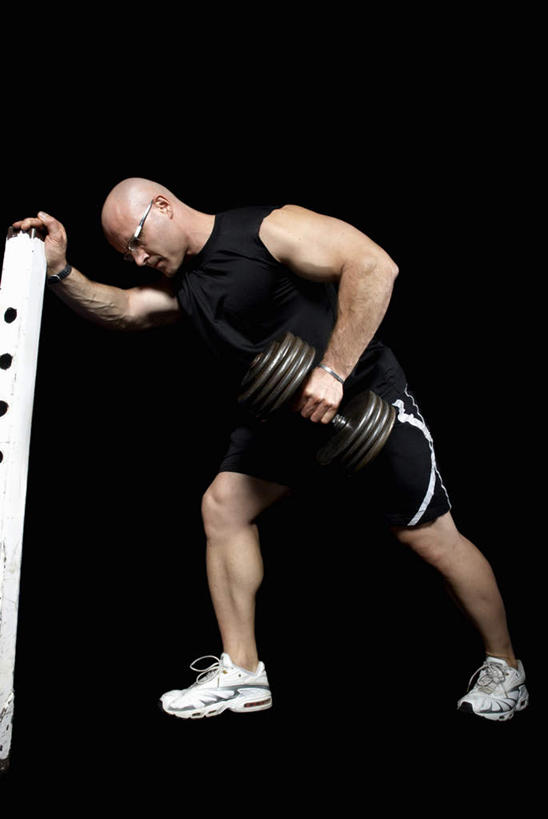 西方人,一个人,站,竖图,室内,白天,正面,运动服,哑铃,欧洲,欧洲人,仅一个男性,仅一个人,仅一个中年男性,弯腰,握,黑色背景,服装,拿,拿着,运动器械,一个,衣服,站着,健身器械,握着,摄影,服饰,影棚,单个,张开双腿,衣着,穿着,健身器材,弯身,衣饰,展开双腿,男人,男性,中年男性,白种人,站立,彩图,全身,影棚拍摄,拍摄,运动器材,伸展双腿,运动装