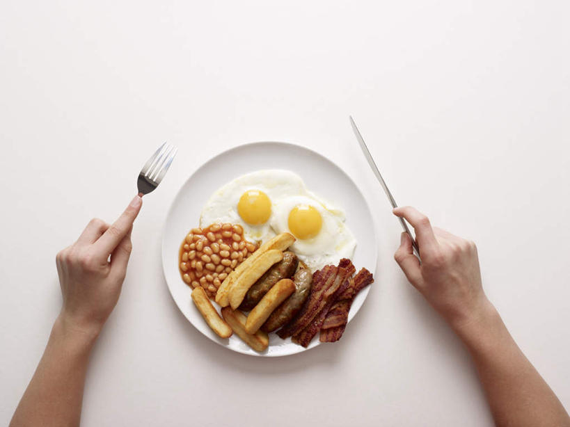 西方人,儿童,手,一个人,横图,俯视,室内,特写,白天,白色背景,烹饪,西餐,纯洁,植物,餐桌,桌面,桌子,豆,餐具,欧洲,欧洲人,双手,仅一个女性,仅一个人,一堆,许多,握,堆叠,堆积,木制,叉子,刀叉,刀子,碟子,盘,豆类,豆子,蛋,荷包蛋,鸡蛋,煎蛋,肉,香肠,料理,食品,腊肠,很多,拿,拿着,薯条,猪肉,菜肴,美食,肉类,食物,两个,一个,小孩,盘子,木制品,碟,快餐,仅一个小孩,手部,可爱,童年,童趣,西式,搭,握着,摄影,佳肴,影棚,单个,餐台,堆,搭着,餐刀,肉食,童真,西式快餐,垃圾食品,烂漫,无邪,餐叉,豆科,豚肉,卵,煎鸡蛋,天真,女孩,女人,女性,白种人,孩子,进餐用具,半身,彩图,高角度拍摄,影棚拍摄,拍摄,女生