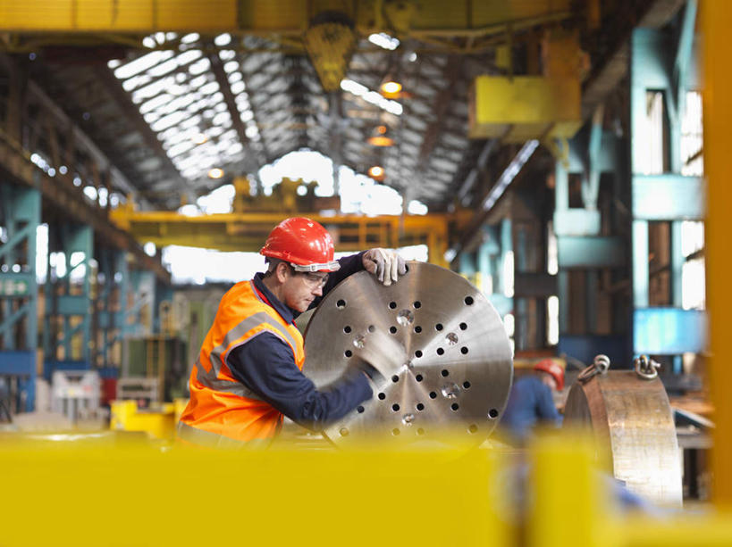 西方人,一个人,机修工,工厂,站,横图,室内,白天,侧面,工作服,制服,安全,机器,窗户,帽子,金属制品,欧洲,欧洲人,仅一个男性,仅一个人,仅一个中年男性,握,朦胧,模糊,金属,头盔,防护,拿,拿着,注视,玻璃窗,工人,安全帽,手套,观察,看,站着,机械,握着,观看,保护,察看,关注,保险,保全,周全,安稳,安定,防护手套,工作制服,平安,男人,男性,中年男性,白种人,机械师,机修工人,站立,半身,彩图,工作套服,工地,制造厂,安全服,反光背心,反光服,反光衣