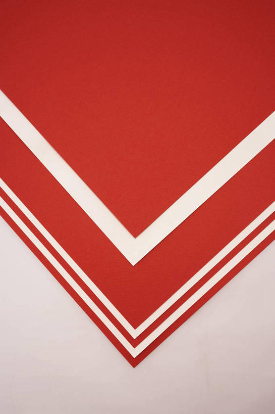 无人,竖图,俯视,室内,特写,白天,白色背景,静物,纸,纸张,红色,白色,摄影,影棚,彩图,高角度拍摄,影棚拍摄,拍摄