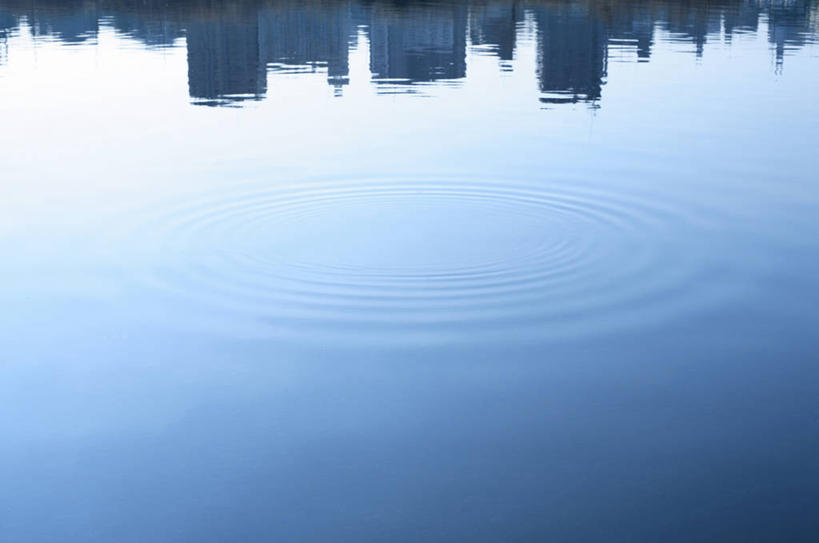 无人,高楼大厦,横图,俯视,室外,白天,度假,湖,湖泊,美景,水,城市风光,城市,大厦,建筑,摩天大楼,阴影,光线,影子,湖面,景观,水流,水面,娱乐,倒影,阳光,湖水,享受,休闲,景色,放松,倒映,反照,彩图,高角度拍摄,大楼,高层建筑,高楼,摩天楼