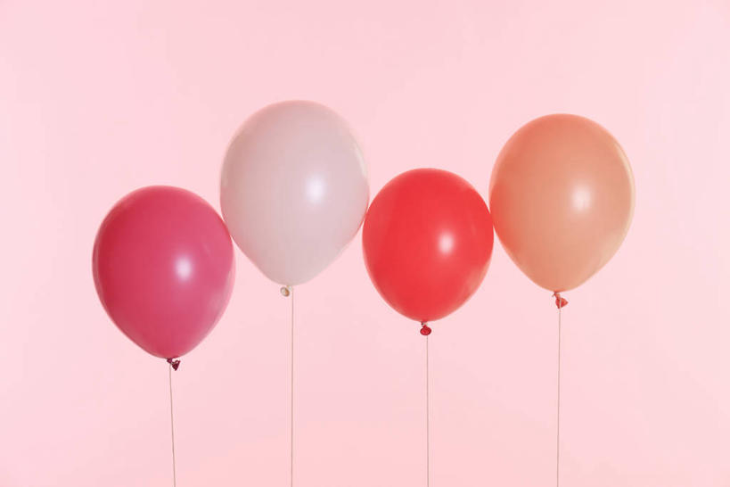 无人,横图,室内,特写,白天,正面,游戏,静物,玩具,一排,粉色背景,整齐,并列,并排,塑料,玩,娱乐,排列,粉色,白色,气球,塑料制品,四个,休闲,充气玩具,橡胶,益智,摄影,影棚,活动,队列,发泄,消遣,智力,平行,橡胶制品,宣泄,玩耍,嬉戏,彩图,影棚拍摄,拍摄