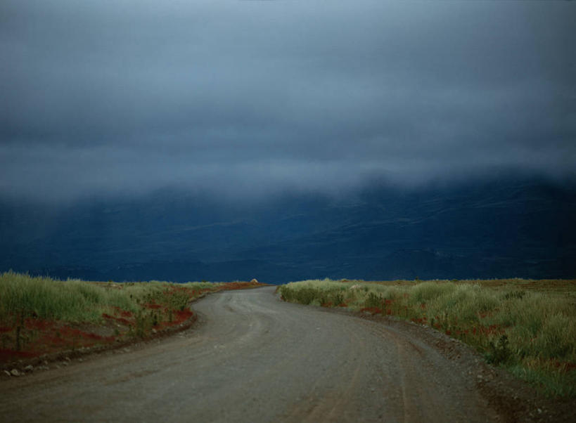 无人,农田,横图,室外,白天,正面,旅游,度假,庄稼,农作物,石头,美景,山,山脉,峡谷,道路,路,阿根廷,曲折,弯曲,纹路,石子,纹理,景观,山峰,乌云,云,阴天,云朵,小路,交通,山谷,山峦,云彩,娱乐,天空,自然,群山,天,享受,休闲,景色,南美,放松,蜿蜒,连绵,南美洲,昏暗,绵延,阴沉,拉丁美洲,岩层,自然风光,美洲,山岭,肌理,亚美利加洲,南亚美利加洲,阿根廷共和国,联贯,圣克鲁斯省,石块,岩石,彩图,耕地,庄稼田