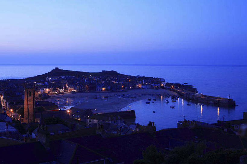 无人,家,高楼大厦,横图,室外,白天,正面,度假,海浪,海洋,美景,日落,山,山脉,城市风光,城市,大厦,建筑,摩天大楼,英国,欧洲,阴影,光线,影子,房屋,屋子,景观,浪花,山峰,水平线,晚霞,霞光,落日,公寓,建筑群,辽阔,灯光,海平线,山峦,娱乐,建设,洋房,楼房,英格兰,住宅,海水,黄昏,群山,享受,休闲,广阔,景色,彩霞,放松,一望无际,西欧,大不列颠,海景,大不列颠及北爱尔兰联合王国,无边无际,一马平川,夕照,英吉利,薄暮,康沃尔,康沃尔郡,圣艾夫斯,大海,风浪,海,海水的波动,近岸浪,涌浪,夕阳,彩图,傍晚,房子,大楼,高层建筑,高楼,摩天楼,行政区,西南英格兰,大不列颠王国,大英帝国,联合王国,日不落帝国,水天相接,水天一线,斜阳