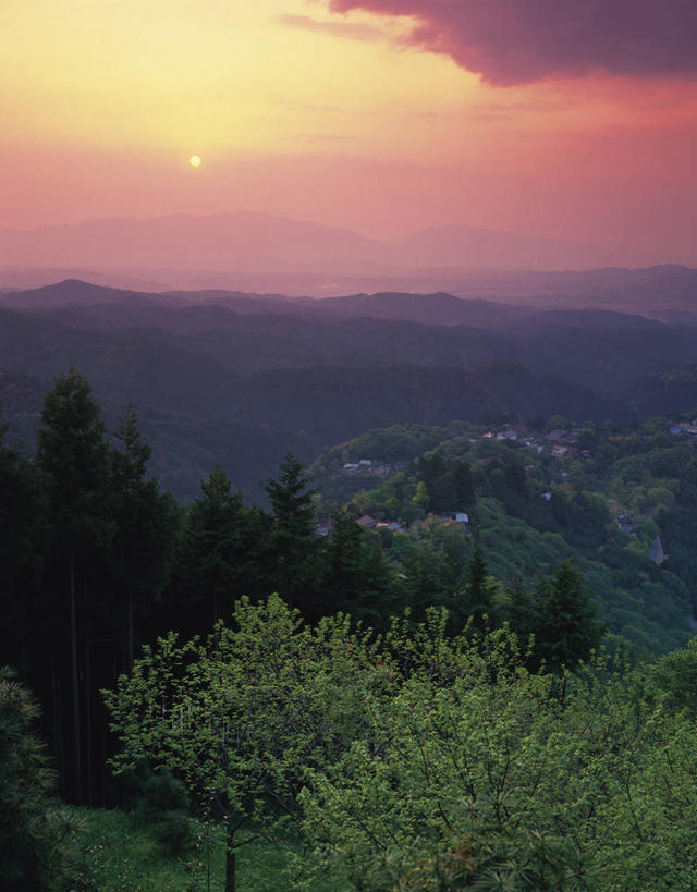 无人,竖图,室外,白天,正面,旅游,度假,美景,日落,森林,山,山脉,树林,植物,奈良县,日本,亚洲,景观,山峰,晚霞,霞光,落日,山峦,娱乐,树,树木,绿色,自然,黄昏,群山,享受,休闲,景色,彩霞,放松,生长,成长,自然风光,东亚,本州,本州岛,日本国,近畿地方,奈良,近畿,夕照,薄暮,夕阳,彩图,傍晚,吉野山,斜阳