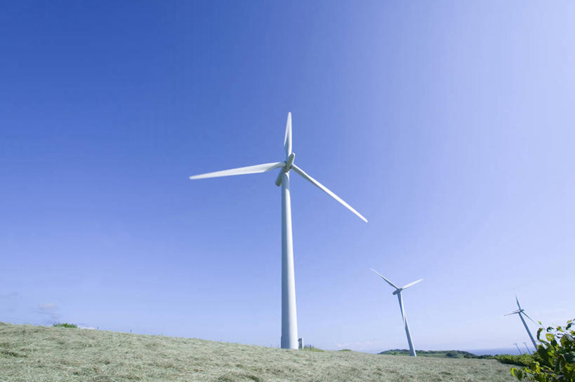 无人,横图,室外,白天,仰视,旅游,度假,农业,风能,风力发电机,草地,草坪,美景,植物,风车,北海道,日本,亚洲,阴影,环保,电力,光线,影子,景观,娱乐,设备,草,三个,蓝色,绿色,蓝天,天空,阳光,自然,天,享受,休闲,发电,机械,景色,放松,工业,能源,晴朗,资源,风力机,自然风光,利用,低碳,东亚,万里无云,日本国,北海道地方,北海道岛,道北,风力发电,风力涡轮机,晴空,晴空万里,彩图,低角度拍摄,留萌振兴局,振兴局,苫前郡,苫前町