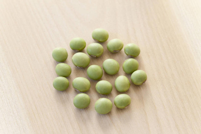 无人,横图,俯视,室内,特写,白天,植物,桌面,桌子,豆,蔬菜,许多,阴影,新鲜,反射,木制,影子,木桌,豆类,豆子,食品,很多,食物,绿色,木制品,摄影,有机食品,绿色食品,影棚,绿豆,豆科,青小豆,菉豆,植豆,彩图,高角度拍摄,影棚拍摄,拍摄,木桌子