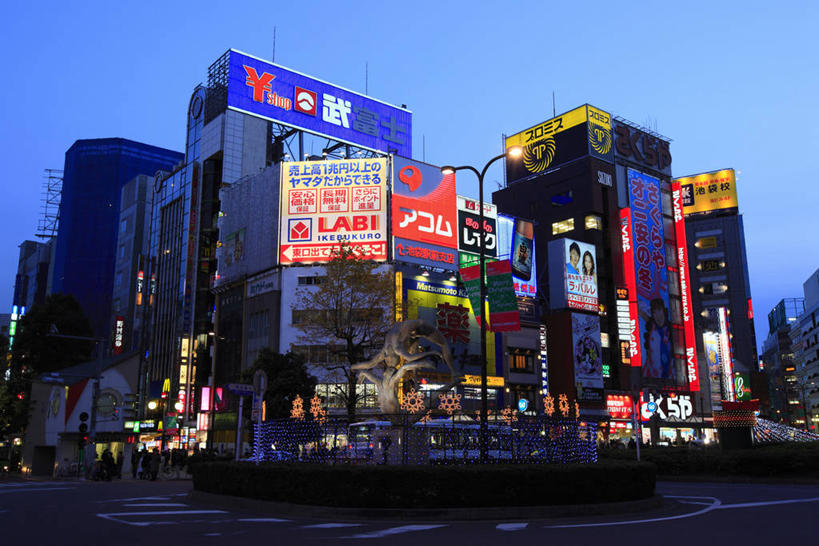 无人,高楼大厦,火车站,横图,室外,白天,仰视,度假,美景,植物,城市风光,城市,大厦,建筑,路灯,摩天大楼,车站,照明,雕塑,东京,日本,亚洲,阴影,艺术,装饰,光线,信息,雕刻,雕像,影子,景观,建筑群,灯光,站台,娱乐,建设,月台,布告,布告栏,灯,树,树木,蓝色,绿色,蓝天,天空,自然,工艺品,天,享受,休闲,景色,放松,生长,晴朗,成长,纪念,照亮,美术,通知,公告,传播,照明设备,主题,消息,陈列,东亚,本州,万里无云,关东地方,本州岛,日本国,东京都,功能,美学,池袋,丰岛区,公布栏,晴空,晴空万里,彩图,低角度拍摄,大楼,高层建筑,高楼,摩天楼,铁路车站,铁路站,池袋站