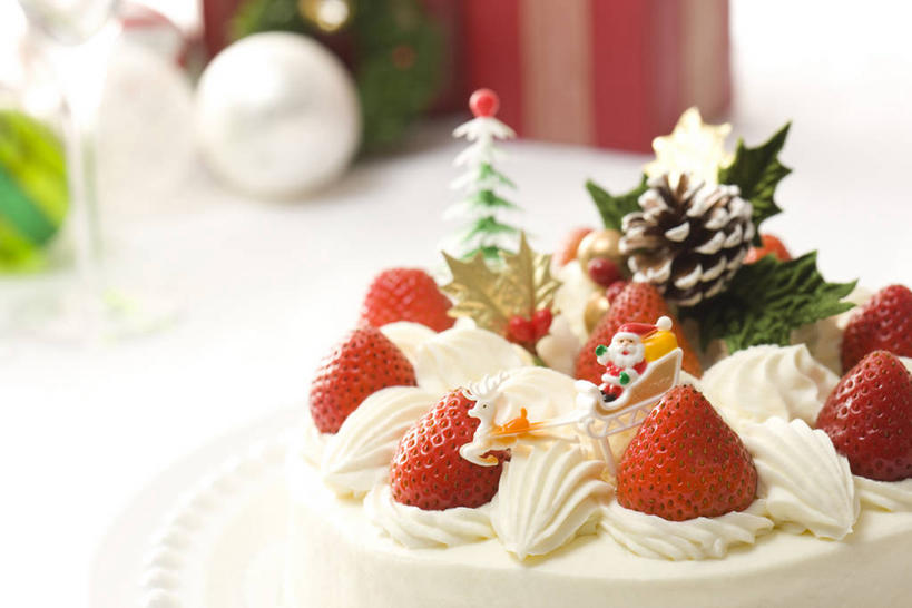 点心,无人,横图,俯视,室内,特写,白天,植物,草莓,浆果,水果,圣诞节,阴影,节日,朦胧,模糊,庆祝,新鲜,装饰,反射,挂饰,影子,生食,食品,果实,圣诞树,圣诞球,文化,球,树,树木,食物,糕点,红色,绿色,自然,奶油,庆典,球体,有机食品,绿色食品,生长,成长,纪念,华丽,修饰,点缀,乳制品,衬托,美观,雅致,雅观,激凌,克林姆,淇淋,圣诞蛋糕,洋莓,水果皇后,红莓,地莓,彩图,高角度拍摄,蛋糕