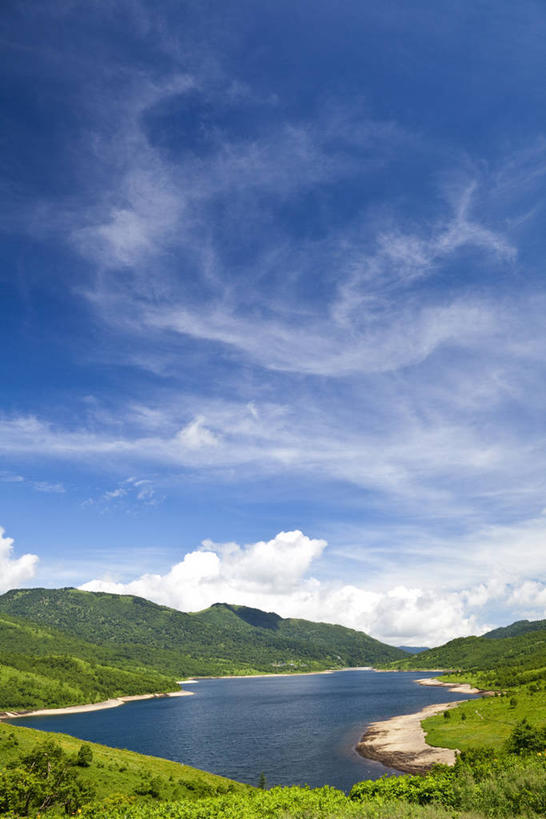 无人,竖图,室外,白天,正面,旅游,度假,湖,湖泊,美景,森林,山,山脉,树林,水,植物,日本,亚洲,阴影,光线,影子,湖面,景观,山峰,水流,水面,云,云朵,山峦,云彩,娱乐,树,树木,蓝色,绿色,白云,蓝天,天空,阳光,自然,湖水,群山,天,享受,休闲,景色,放松,生长,晴朗,成长,自然风光,东亚,本州,关东地方,本州岛,日本国,群马,群马县,晴空,彩图,野反湖