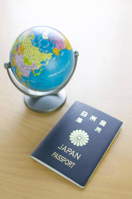 无人,竖图,俯视,室内,特写,白天,仪器,海洋,桌子,静物,地图,阴影,反射,网格,木制,日文,英文,标志,地球仪,文字,线条,影子,字符,字母,世界地图,地球,陆地,全球,标识,书桌,球,一个,本子,经纬线,课桌,模型,木制品,球体,地理,国家,单个,英文字母,护照,证明,大陆,世界,通行,身份,纬线,版图,经线,经纬仪,地理学,日语,彩图,高角度拍摄,大洋,大洲