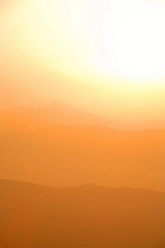 无人,竖图,室外,白天,正面,旅游,度假,幸福,日出,美景,山,山脉,太阳,日本,亚洲,景观,山峰,朝霞,晨曦,黎明,山峦,辉煌,娱乐,天空,阳光,自然,群山,天,享受,休闲,温暖,橙色,景色,放松,活泼,华丽,暖色,自然风光,温情,东亚,本州,本州岛,日本国,青森,青森县,东北地方,炽热,响亮,跃动,甜蜜,朝阳,彩图,愉快,卯时,破晓,日始,八甲田山