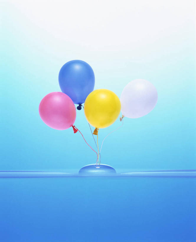 无人,竖图,室内,白天,正面,数码,科技,阴影,装饰,网络,塑料,高光,几何,计算机图形,合成,粉色,黄色,蓝色,白色,气球,绳子,塑料制品,四个,橡胶,绳索,华丽,修饰,点缀,电脑合成图,数码合成图,合成图,橡胶制品,写实,具体,具象,衬托,美观,雅致,雅观,彩图