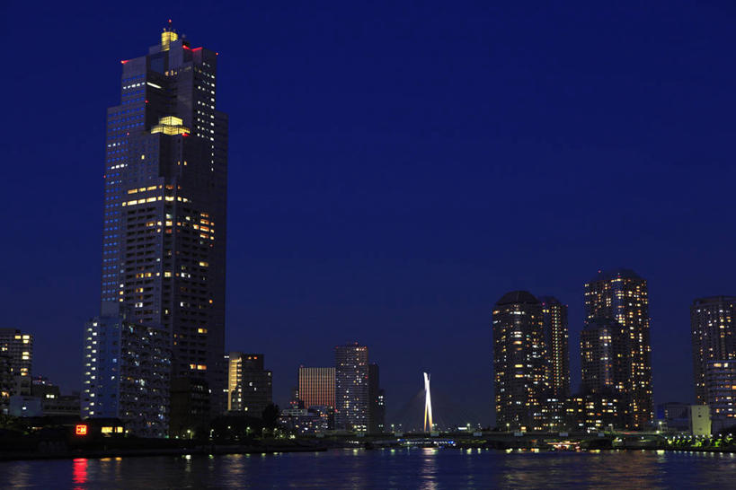 无人,高楼大厦,横图,室外,夜晚,仰视,度假,海浪,海洋,美景,城市风光,标志建筑,城市,大厦,地标,建筑,摩天大楼,夜景,东京,日本,亚洲,景观,浪花,建筑群,中央区,娱乐,建设,蓝色,倒影,蓝天,天空,海水,天,享受,休闲,景色,放松,晴朗,倒映,海景,东亚,本州,万里无云,关东地方,本州岛,日本国,东京都,反照,大海,风浪,海,海水的波动,近岸浪,涌浪,晴空,晴空万里,彩图,低角度拍摄,大楼,高层建筑,高楼,摩天楼