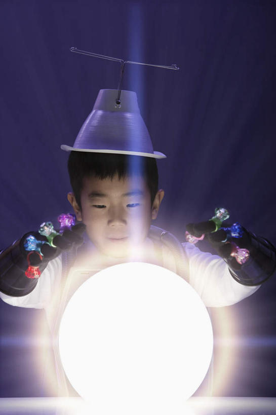 东方人,儿童,一个人,站,竖图,室内,白天,正面,纯洁,亚洲,仅一个男性,仅一个人,紫色背景,服装,梦幻,发光,光束,光亮,注视,黄种人,小孩,衣服,观察,看,站着,仅一个小孩,可爱,童年,童趣,摄影,服饰,影棚,观看,正义,察看,未来,衣着,穿着,关注,发亮,超人,表演服,演出服,童真,憧憬,烂漫,无邪,衣饰,超级英雄,英雄,超能力,公理,道具服,天真,男孩,男人,男性,亚洲人,孩子,站立,半身,彩图,影棚拍摄,拍摄,男生