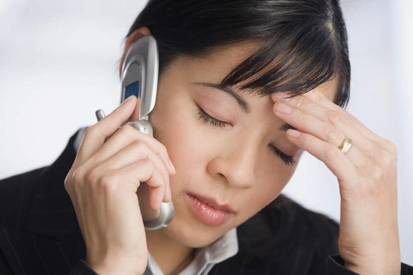 东方人,脸,头,脸颊,手,一个人,商务人士,商务女性,闭眼,打电话,横图,室内,特写,白天,正面,爱情,失败,电话,手机,亚洲,双手,仅一个年轻女性,仅一个女性,仅一个人,撑,握,套装,沮丧,浪漫,拿,听,拿着,托腮,黄种人,通讯设备,装饰品,戒指,饰品,首饰,托,难受,手部,恩爱,无奈,握着,失望,悲伤,信物,伤心,难过,权利,托下巴,失落,商务装,工薪阶层,颓废,一部,挫败,受挫,落败,落空,错过,失足,失意,失策,失算,颓丧,衰颓,悲哀,懊丧,颓靡,气馁,丧气,手饰,败北,挫折,交流,失利,年轻女性,女人,女性,亚洲人,头部,脸部,脸蛋,面部,白领,上班族,闭眼睛,闭着眼,闭着眼睛,沟通,通话,半身,彩图