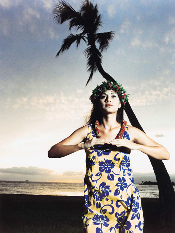 东方人,一个人,跳舞者,站,竖图,室内,白天,正面,裙子,跳舞,海浪,海洋,日落,沙滩,植物,棕榈树,叶子,亚洲,仅一个年轻女性,仅一个女性,仅一个人,阴影,连衣裙,服装,装饰,盛开,光线,花环,沙子,影子,海岸,浪花,晚霞,霞光,落日,绿叶,沙地,花蕾,注视,黄种人,花,花瓣,花朵,鲜花,树,树木,衣服,绿色,阳光,自然,海水,黄昏,花苞,花蕊,观察,看,站着,嫩叶,彩霞,服饰,生长,成长,观看,华丽,修饰,点缀,察看,衣着,穿着,关注,草裙舞,舞姿,海景,棕榈叶,衬托,美观,雅致,雅观,衣饰,夕照,年轻女性,女人,女性,亚洲人,叶,叶片,大海,风浪,海,海水的波动,海滩,近岸浪,涌浪,夕阳,舞蹈家,舞蹈演员,舞者,站立,半身,彩图,舞蹈,呼拉舞,斜阳