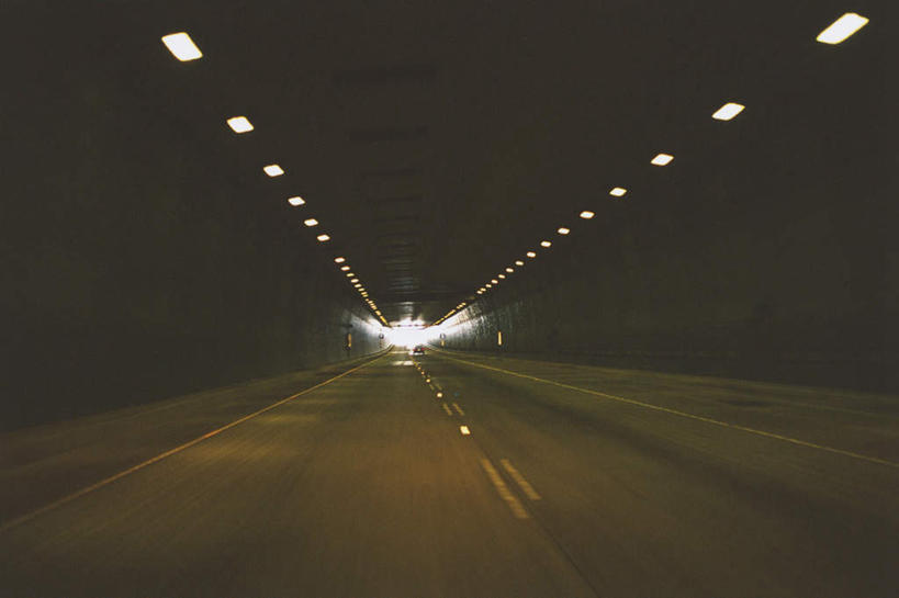 无人,横图,室内,白天,正面,消失点,旅游,度假,岛屿,美景,道路,路,公路,照明,夏威夷,美国,一排,许多,阴影,整齐,光线,影子,景观,灯光,分界线,停车线,交通,娱乐,顶灯,灯,排列,自然,灯具,享受,休闲,景色,放松,车行道,车行道分界线,照亮,北美,北美洲,照明设备,队列,自然风光,标线,美洲,车行线,夏威夷岛,夏威夷州,爱洛哈之州,北亚美利加洲,亚美利加洲,大岛,列岛,群岛,诸岛,马路,彩图