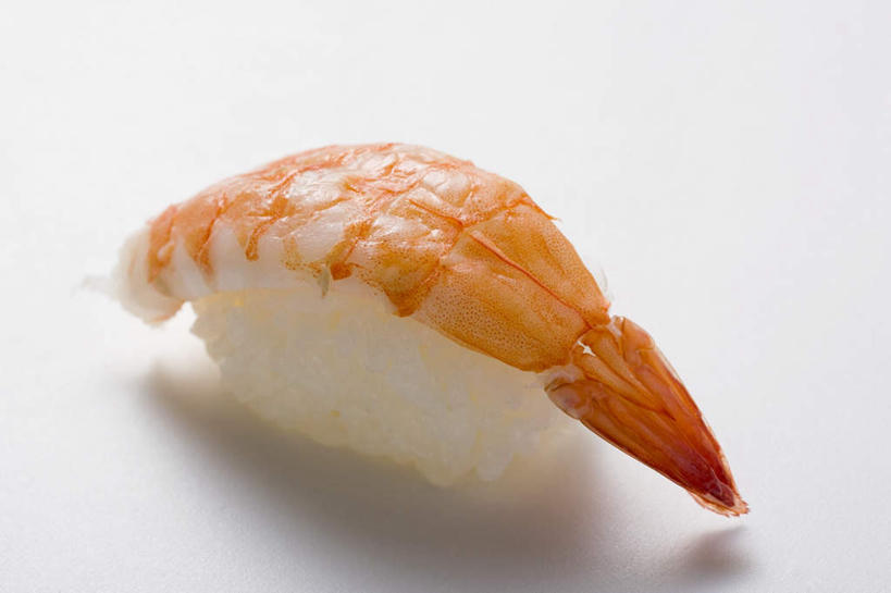 海鲜,米饭,寿司,无人,横图,俯视,室内,特写,白天,白色背景,烹饪,餐桌,桌子,一堆,许多,阴影,堆叠,堆积,反射,影子,虾,日本料理,料理,食品,饭,水产,菜肴,美食,大虾,海洋生物,食物,一个,白色,日式料理,日式,摄影,佳肴,影棚,对虾,单个,餐台,堆,五谷,水生动物,手握寿司,海产品,醋饭,水生物,海底动物,斑节虾,握寿司,押寿司,四喜饭,东方对虾,中国对虾,彩图,高角度拍摄,影棚拍摄,拍摄