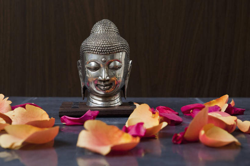 无人,闭眼,横图,室内,特写,白天,正面,爱情,幸福,纯洁,热情,桌子,玫瑰,雕塑,阴影,节日,艺术,装饰,反射,雕刻,雕像,影子,玫瑰花,浪漫,花蕾,文化,花,花瓣,鲜花,工艺品,花苞,花蕊,祈祷,健康,温暖,温馨,恩爱,许愿,宗教,信仰,纪念,祈求,美术,和睦,主题,感动,陈列,功能,美学,尊敬,平安,天真,刺玫花,徘徊花,闭眼睛,闭着眼,闭着眼睛,彩图,融洽