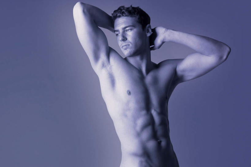 西方人,肌肉,健壮,一个人,站,横图,室内,白天,正面,欧洲,欧洲人,仅一个男性,仅一个人,抱头,阴影,蓝色背景,光线,影子,扭头,注视,裸露,仅一个年轻男性,观察,看,站着,转头,健康,活力,力量,帅哥,摄影,影棚,赤裸,观看,飘逸,青春,美男,察看,强壮,关注,裸,萧洒,潇洒,捧首,捧头,花美男,靓仔,俊男,美男子,型男,男人,男性,年轻男性,白种人,站立,半身,彩图,影棚拍摄,拍摄