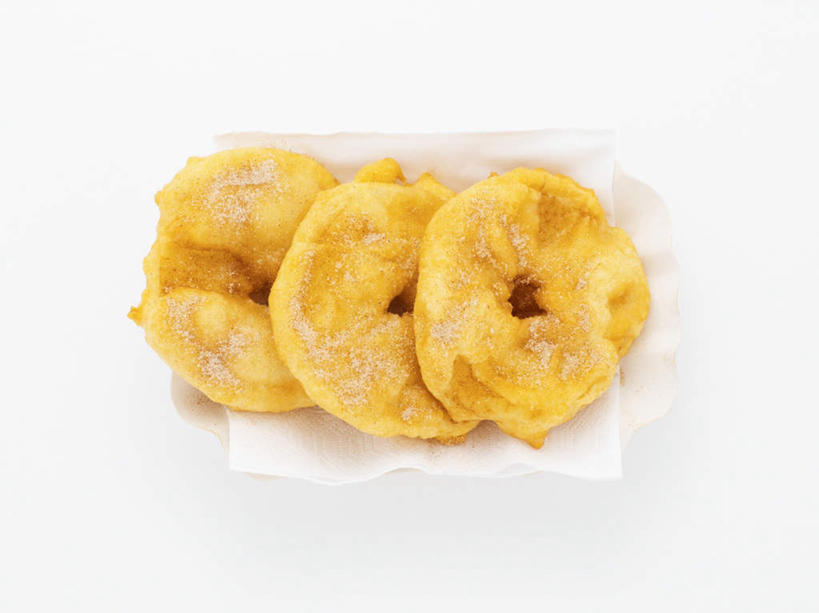 无人,横图,俯视,室内,特写,白天,白色背景,餐具,一排,阴影,整齐,反射,碟子,盘,影子,陶瓷,调料,糖,陶瓷制品,调味品,调味料,排列,三个,一个,黄色,盘子,碟,摄影,影棚,单个,堆,队列,南瓜饼,彩图,高角度拍摄,影棚拍摄,拍摄