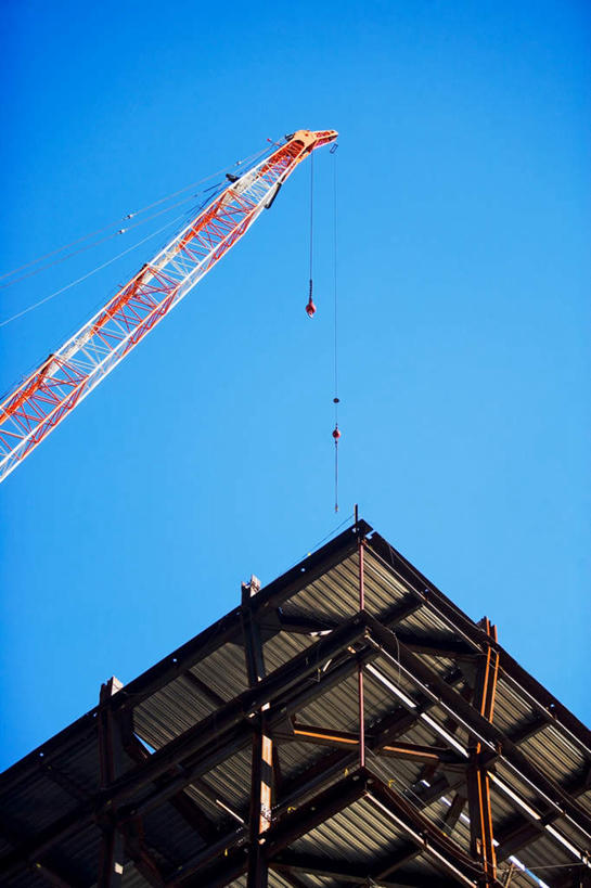 无人,竖图,室外,白天,仰视,技术,建筑,设备,施工,蓝色,蓝天,天空,建筑工地,天,机械,起重机,晴朗,工程,万里无云,地盘,建筑地盘,施工地盘,晴空,晴空万里,彩图,低角度拍摄,工地