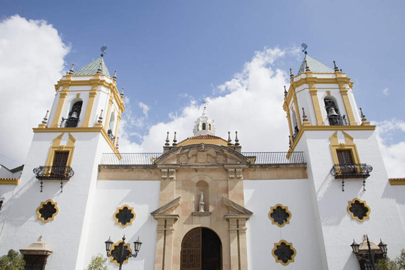 无人,教堂,栏杆,横图,室外,白天,仰视,旅游,度假,门,标志建筑,地标,建筑,西班牙,欧洲,阴影,节日,光线,影子,墙,云,云朵,围栏,云彩,文化,娱乐,建设,护栏,安达卢西亚,墙壁,墙面,蓝色,白色,白云,蓝天,天空,阳光,门框,天,祈祷,享受,休闲,健康,旅游胜地,放松,许愿,宗教,信仰,晴朗,纪念,祈求,南欧,安达鲁西亚,隆达,信念,西班牙王国,安达卢西亚自治区,平安,晴空,彩图,低角度拍摄,大教堂,礼拜堂