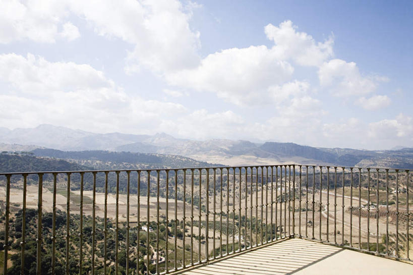 无人,栏杆,横图,室外,白天,正面,旅游,度假,草地,草坪,美景,山,山脉,植物,道路,路,西班牙,欧洲,阴影,光线,影子,景观,山峰,云,云朵,围栏,小路,交通,山峦,云彩,娱乐,护栏,安达卢西亚,草,蓝色,绿色,白云,蓝天,天空,阳光,自然,群山,天,享受,休闲,景色,放松,晴朗,南欧,自然风光,安达鲁西亚,隆达,西班牙王国,安达卢西亚自治区,晴空,彩图