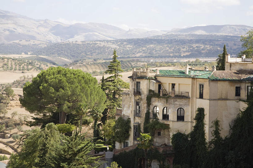 无人,家,横图,室外,白天,正面,度假,美景,山,山脉,植物,窗户,城市风光,城市,西班牙,欧洲,阴影,朦胧,模糊,光线,影子,房屋,屋子,景观,山峰,公寓,山峦,娱乐,洋房,楼房,安达卢西亚,玻璃窗,住宅,树,树木,蓝色,绿色,蓝天,天空,阳光,自然,群山,天,享受,休闲,景色,放松,生长,晴朗,成长,南欧,安达鲁西亚,隆达,万里无云,西班牙王国,安达卢西亚自治区,晴空,晴空万里,彩图,房子