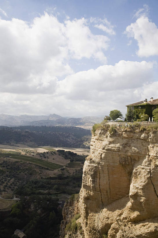 无人,农田,竖图,室外,白天,正面,旅游,度假,庄稼,梯田,农作物,草地,草坪,石头,美景,山,山脉,植物,建筑,西班牙,欧洲,阴影,曲折,弯曲,光线,石子,瓦片,影子,屋顶,景观,山峰,云,云朵,山峦,云彩,顶棚,瓦,娱乐,安达卢西亚,草,树,树木,蓝色,绿色,白云,蓝天,天空,阳光,自然,群山,天,享受,休闲,景色,放松,建造,蜿蜒,生长,晴朗,成长,南欧,自然风光,安达鲁西亚,隆达,屋瓦,西班牙王国,安达卢西亚自治区,石块,岩石,晴空,彩图,耕地,庄稼田