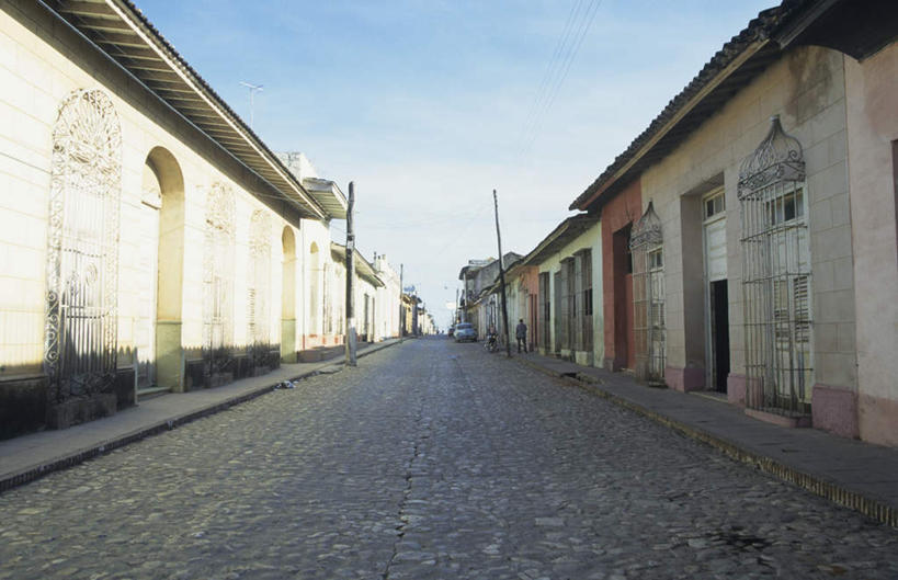 无人,家,横图,室外,白天,正面,度假,美景,窗户,城市风光,城市,道路,路,古巴,一排,整齐,房屋,墙,屋子,景观,云,云朵,公寓,小路,交通,云彩,娱乐,洋房,楼房,玻璃窗,墙壁,墙面,住宅,排列,蓝色,白云,蓝天,天空,天,享受,休闲,景色,放松,晴朗,北美,北美洲,队列,美洲,北亚美利加洲,亚美利加洲,古巴共和国,晴空,彩图,房子