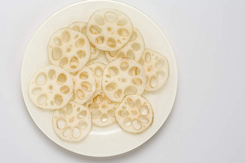 无人,横图,俯视,室内,特写,白天,蔬菜,餐具,一堆,许多,切开,阴影,堆叠,堆积,新鲜,反射,碟子,盘,影子,食品,藕,食物,一个,盘子,碟,切,有机食品,绿色食品,单个,堆,剖面,切面,莲藕,彩图,高角度拍摄