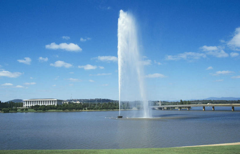 无人,横图,室外,白天,正面,度假,草地,草坪,湖,湖泊,美景,水,植物,城市风光,城市,大桥,立交桥,喷泉,桥梁,澳大利亚,波纹,飞溅,溅,液体,湖面,景观,水滴,水流,水面,云,云朵,高架,斜拉桥,桥,涟漪,首都,云彩,文化,娱乐,水珠,草,树,树木,蓝色,绿色,白云,倒影,蓝天,水纹,天空,自然,波浪,湖水,天,品味,享受,休闲,景色,放松,生长,晴朗,成长,倒映,喷洒,大洋洲,水景,澳洲,堪培拉,南方大陆,水晕,美观,澳大利亚联邦,反照,设计,晴空,彩图