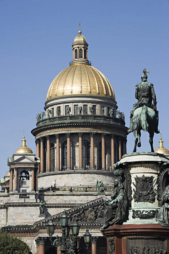 无人,教堂,竖图,室外,白天,仰视,旅游,度假,标志建筑,地标,建筑,雕塑,欧洲,俄罗斯,亚洲,阴影,节日,艺术,装饰,光线,雕刻,雕像,影子,文化,娱乐,建设,蓝色,蓝天,天空,阳光,工艺品,天,祈祷,享受,休闲,健康,旅游胜地,放松,许愿,宗教,信仰,晴朗,纪念,祈求,美术,主题,陈列,信念,万里无云,首府,圣彼得堡,功能,美学,俄联邦,俄罗斯联邦,圣埃萨大教堂,伊萨基辅大教堂,彼得格勒,列宁格勒,列宁格勒州,圣彼得堡市,平安,晴空,晴空万里,彩图,低角度拍摄,大教堂,礼拜堂