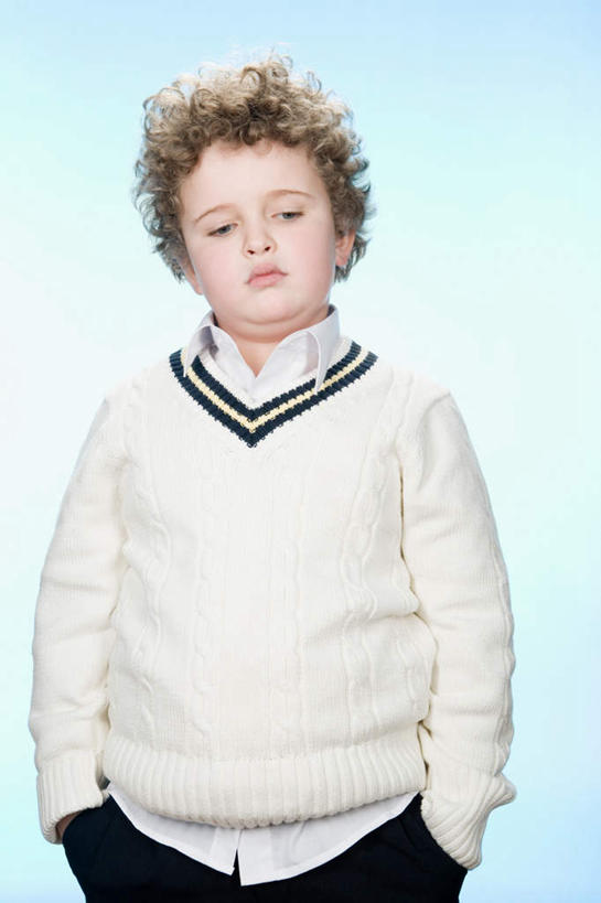 西方人,儿童,一个人,站,竖图,室内,白天,正面,毛衣,纯洁,欧洲,欧洲人,仅一个男性,仅一个人,蓝色背景,服装,注视,休闲装,小孩,衣服,观察,看,站着,仅一个小孩,休闲,休闲服,可爱,童年,童趣,摄影,服饰,影棚,观看,察看,关注,童真,烂漫,无邪,双手抄兜,双手放兜,天真,男孩,男人,男性,白种人,孩子,插兜,两手抄兜,两手放兜,手插兜,手放口袋,站立,半身,彩图,影棚拍摄,绒衣,套衫,套头毛衣,线衣,拍摄,男生,手抄兜